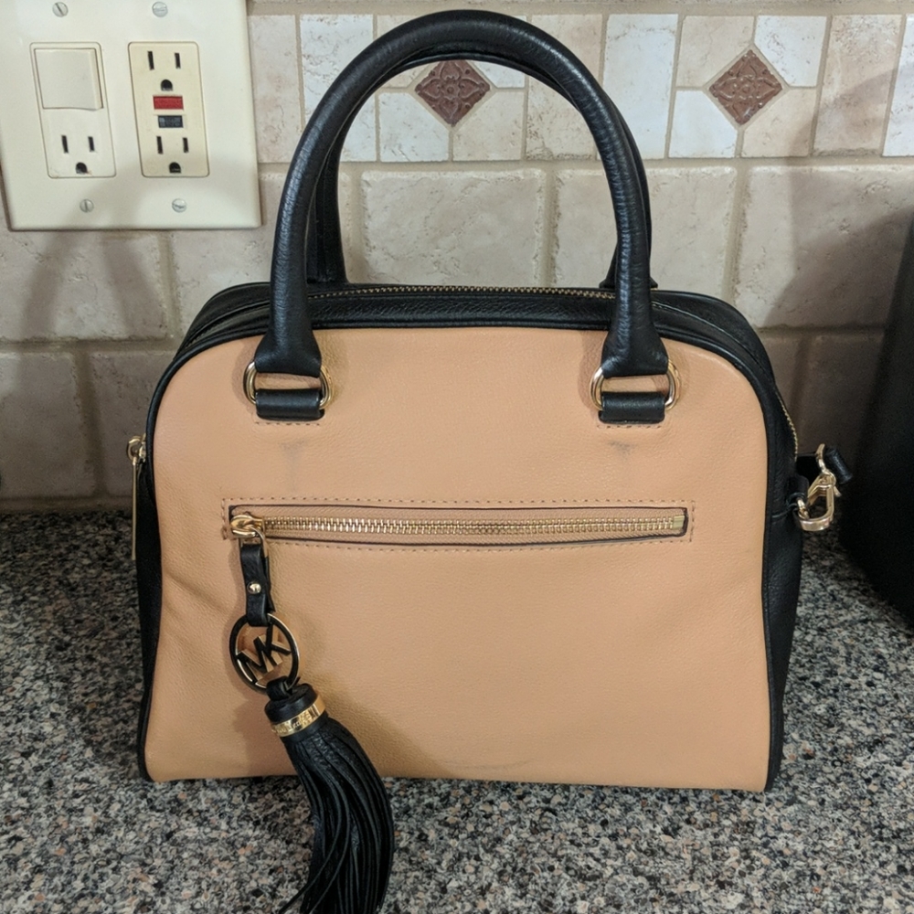 Micheal Kors Purse 👜